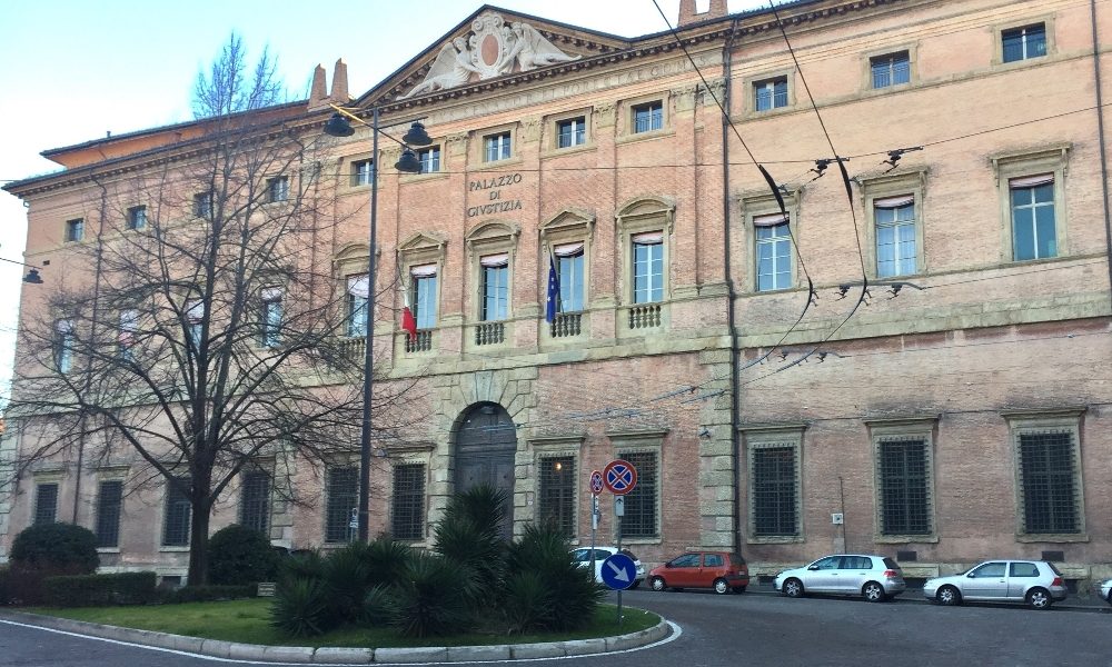 Investì vigilante,pena più che dimezzata