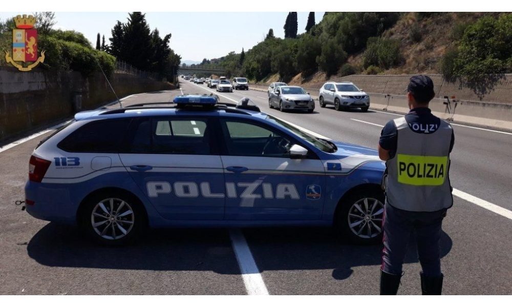 Investito da tir su A2, morto