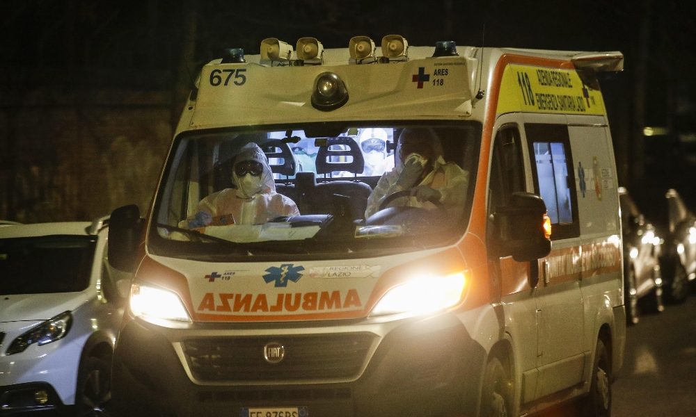 Investito e ucciso fuori casa a Ischia