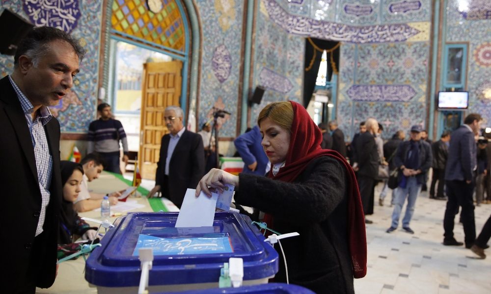 Iran: ai conservatori 221 seggi su 290