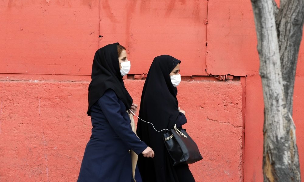 Iran: modella posa senza velo islamico, arrestata