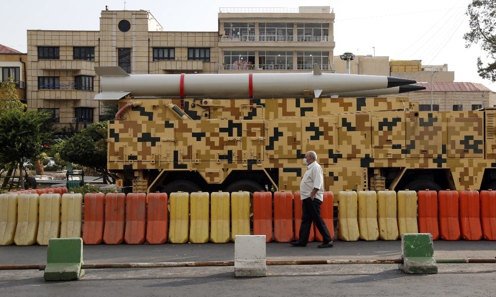 Iran svela nuovo missile con gittata di oltre 700 chilometri