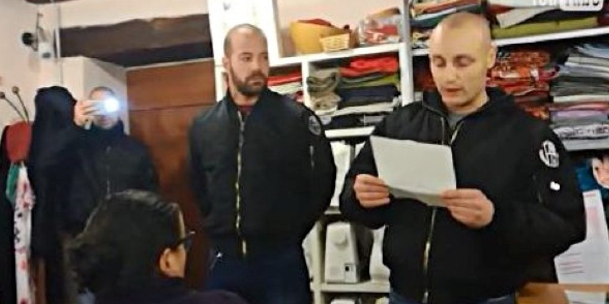 Irruzione skinhead nel 2017: presidio in tribunale, ma l’udienza slitta ancora