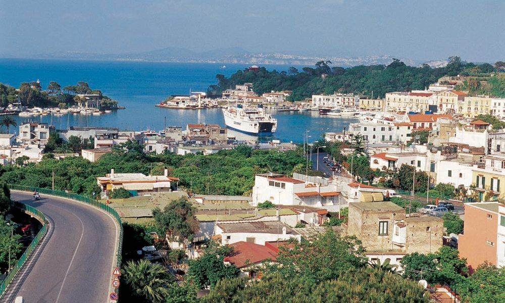 Ischia, stop turisti lombardi e veneti