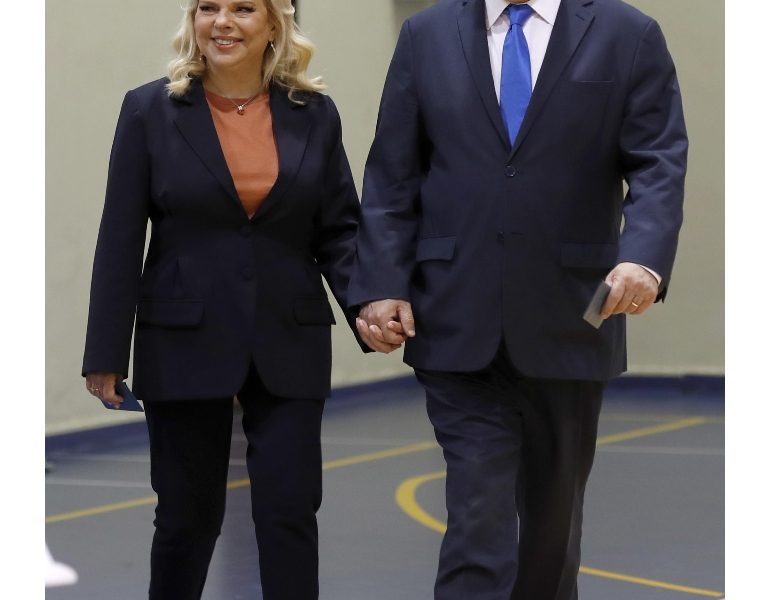 Israele: Sara Netanyahu ricoverata per una appendicite