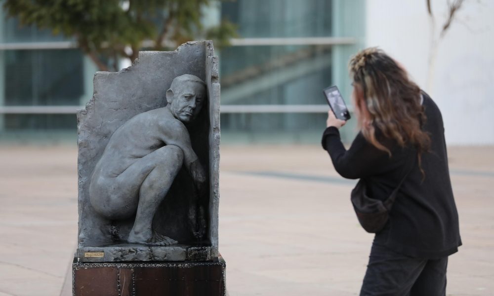Israele: a Tel Aviv statua di protesta contro Netanyahu