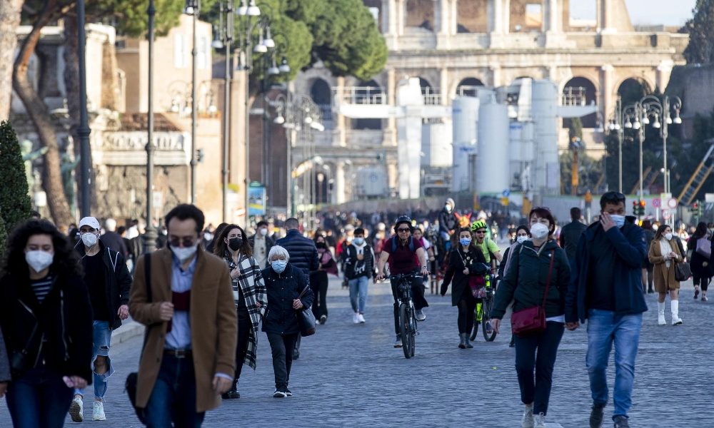 Istat: balzo fiducia di consumatori e imprese a giugno