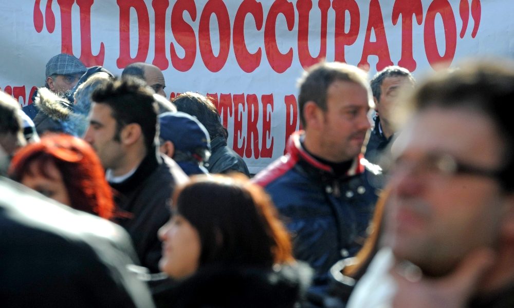Istat: crollo ore lavorate vale -1,6 mln di unità