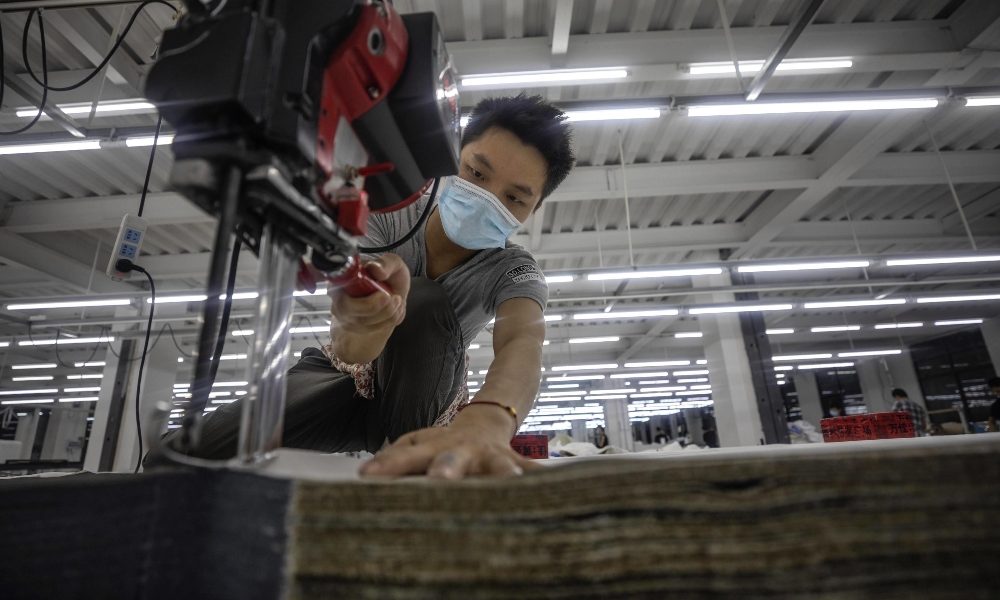 Istat: export maggio -2% mese, +41,9% anno
