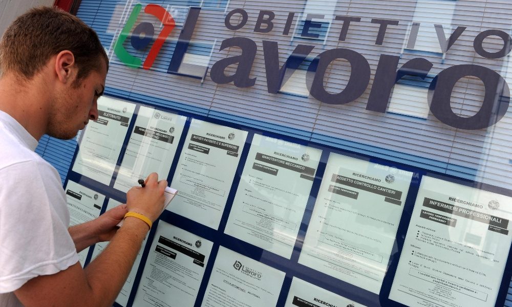 Istat:a settembre occupati stabili, -330.000 su febbraio