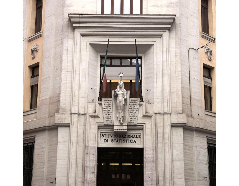 Istat,aumenta spesa Comuni per welfare