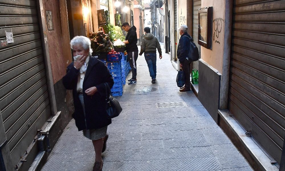 Italiani a casa, ‘giretti’ in quartiere