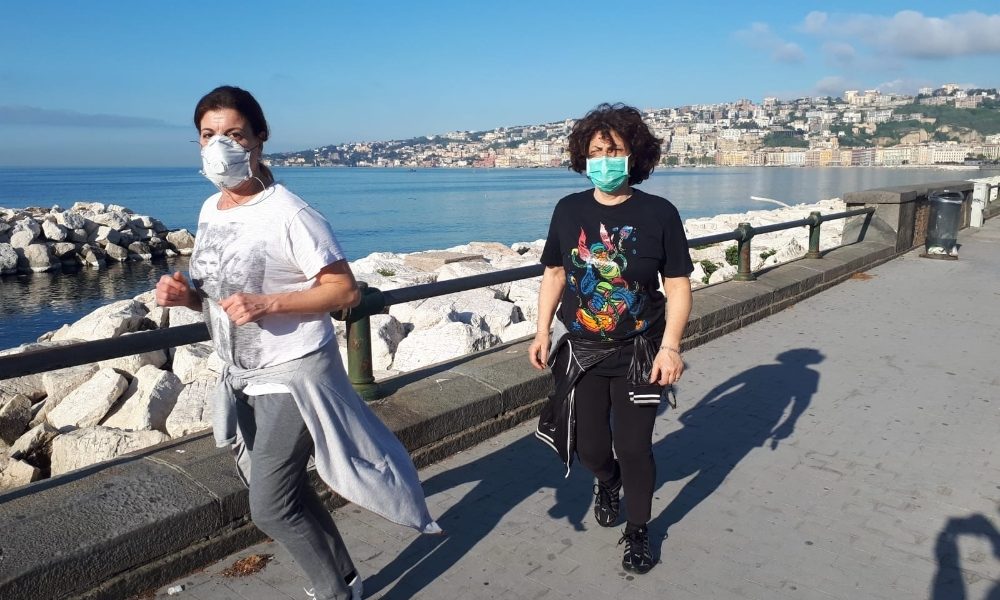 Jogging per molti su lungomare Napoli