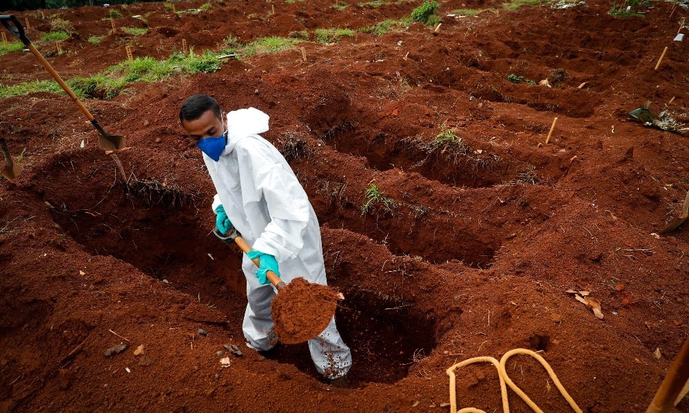 Johns Hopkins, superati i 5 mln di morti di Covid nel mondo