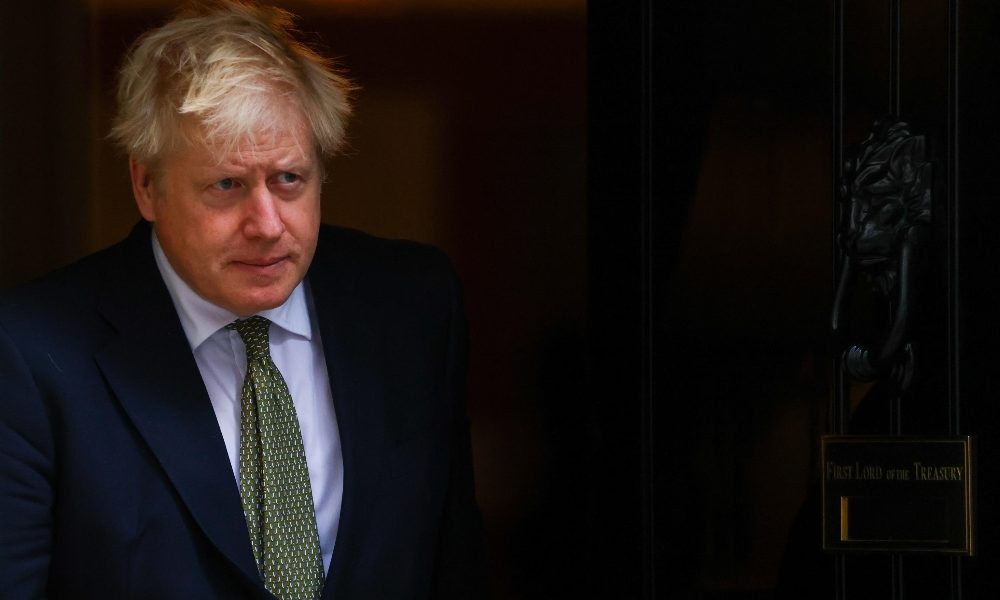 Johnson, ‘lockdown o rischiamo il doppio dei morti’