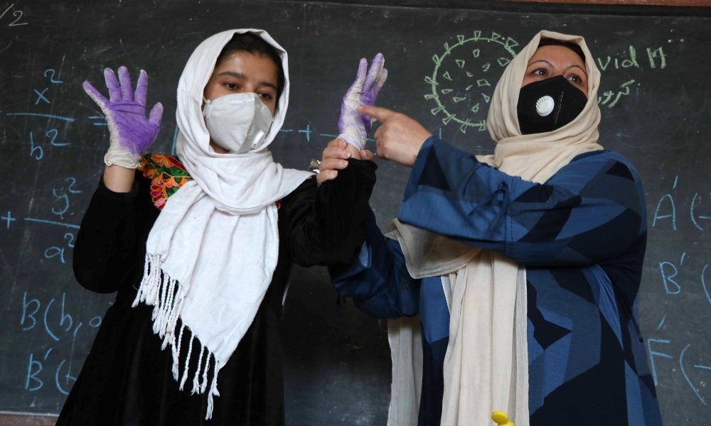 Kabul, vietato alle adolescenti cantare in pubblico