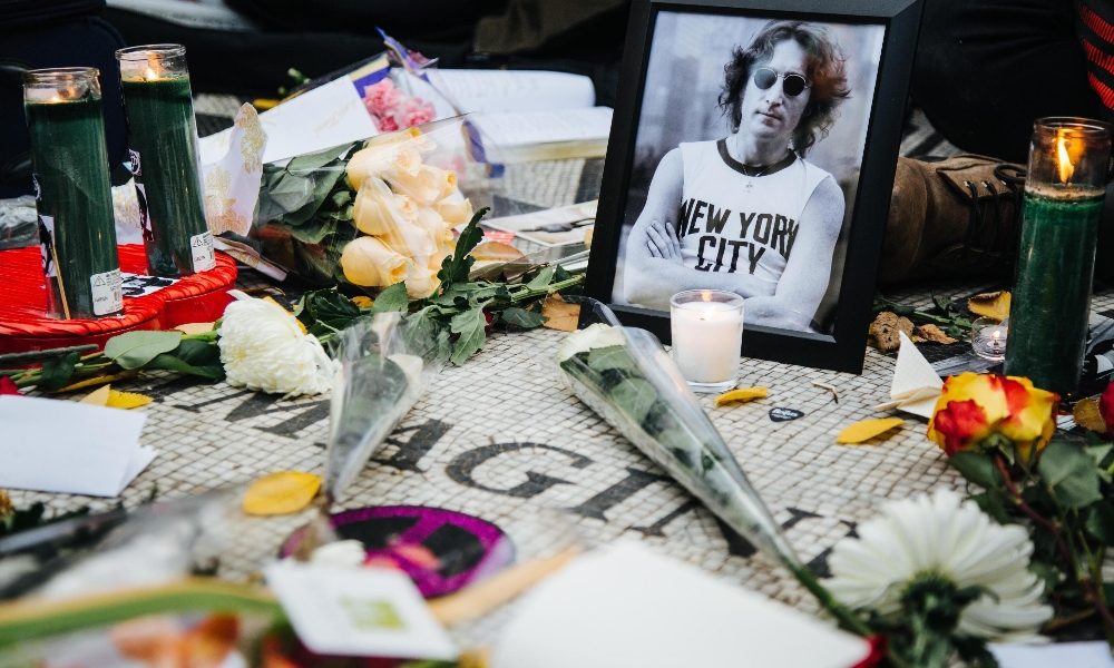 Killer di John Lennon chiede scusa a Yoko, atto spregevole