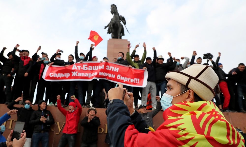Kirghizistan: si è dimesso il presidente Jeenbekov