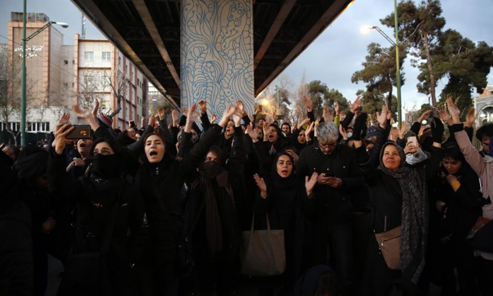 L’Iran convoca l’ambasciatore Gb