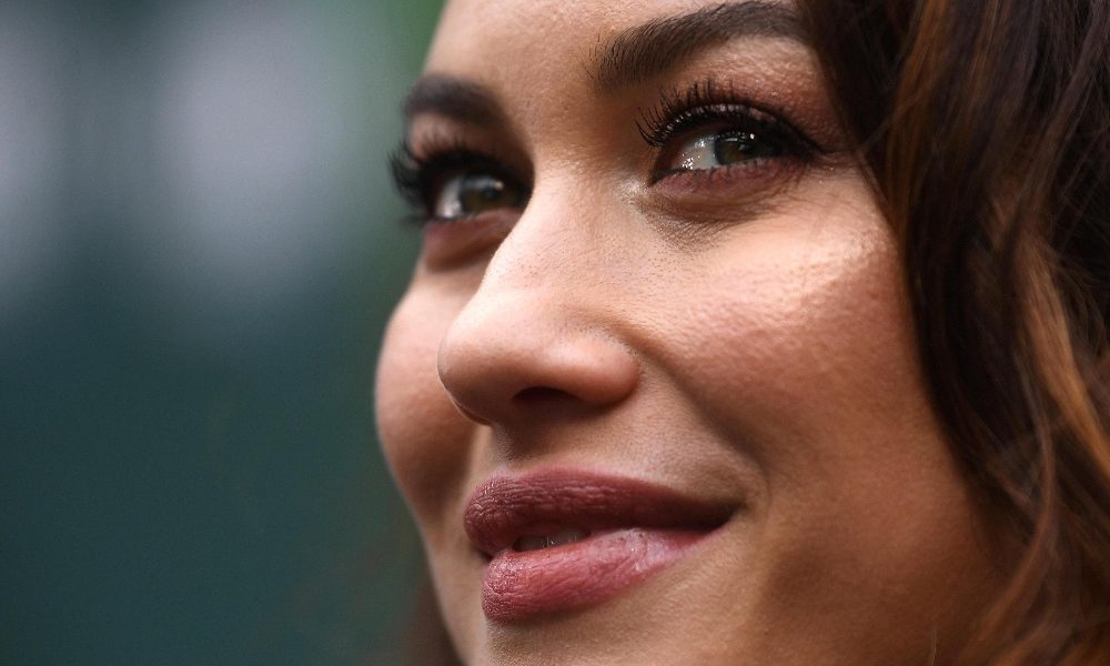 La Bond girl Olga Kurylenko positiva