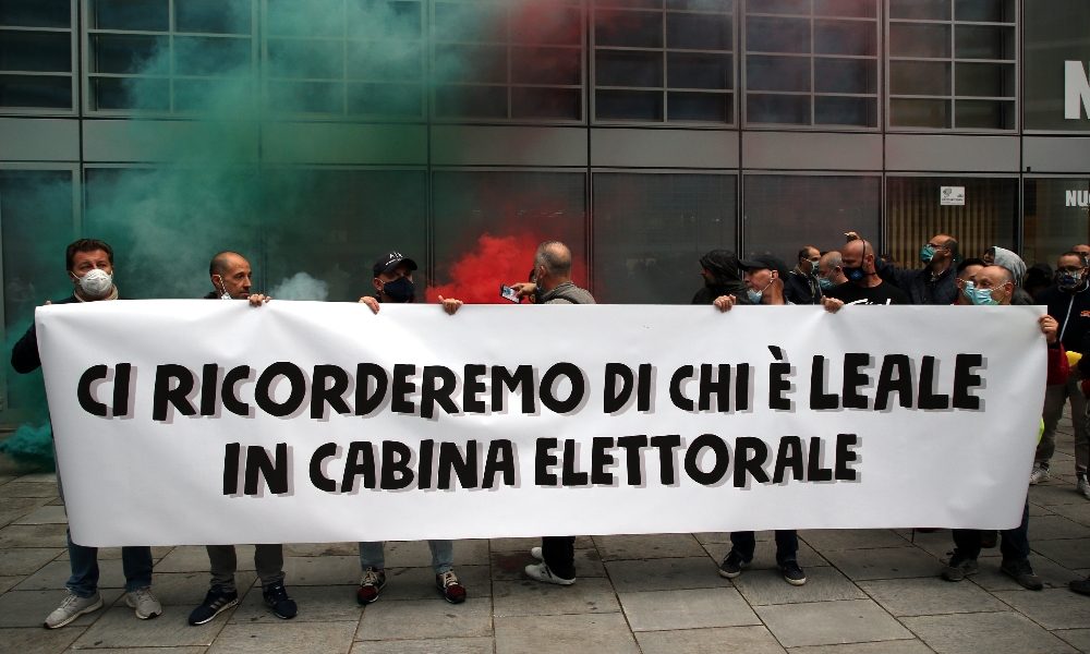 La protesta dei tassisti a Milano