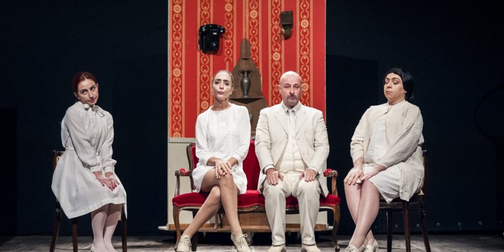 Laura Negretti in scena con “Barbablù 2.0” e Piero Chiara