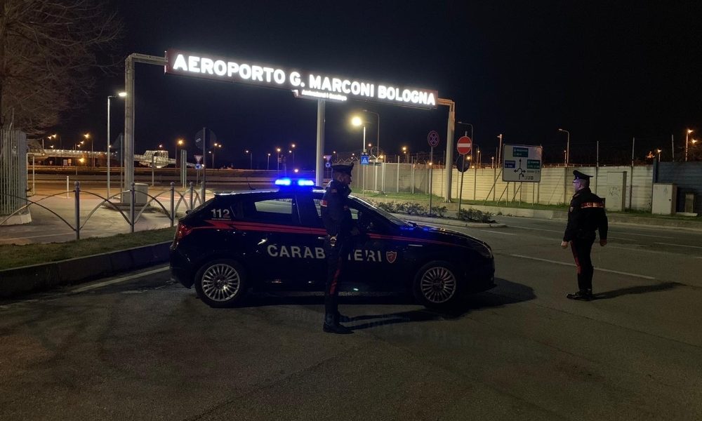 Lasciano Parma per vacanza, denunciati