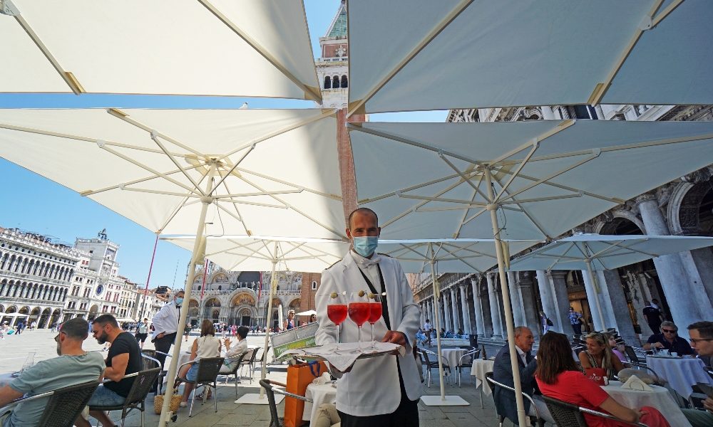 Lavoro: imprese prevedono 263mila assunzioni a luglio,-38,6%