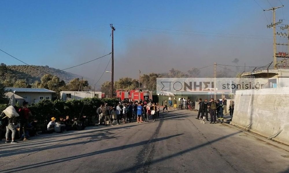 Lesbo, i primi migranti entrano nel nuovo campo