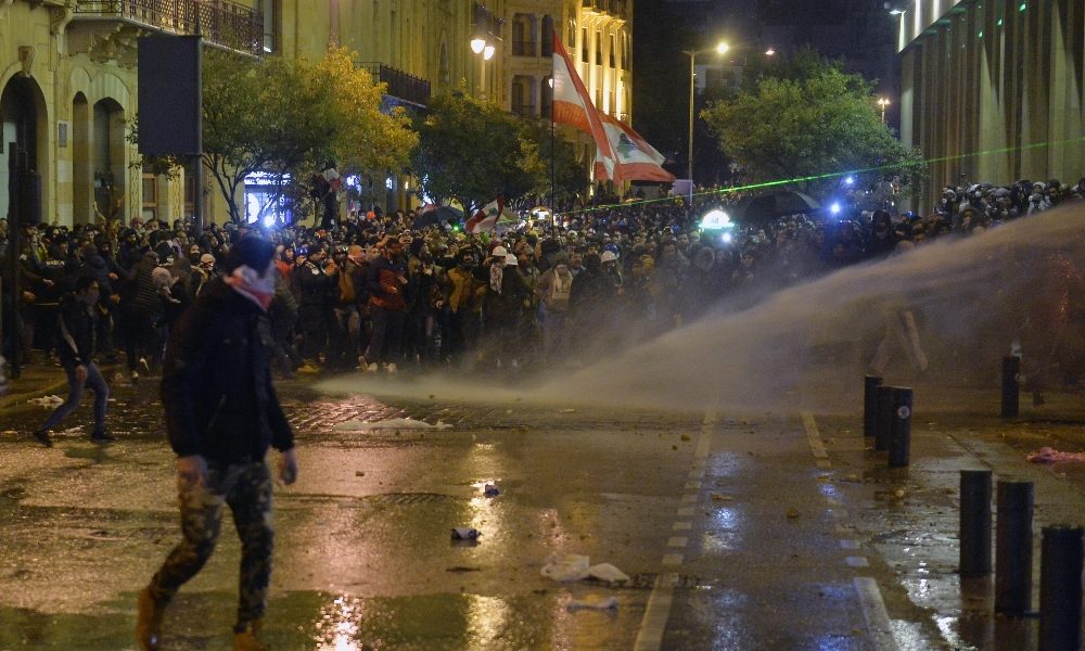Libano: 70 feriti in scontri a Beirut