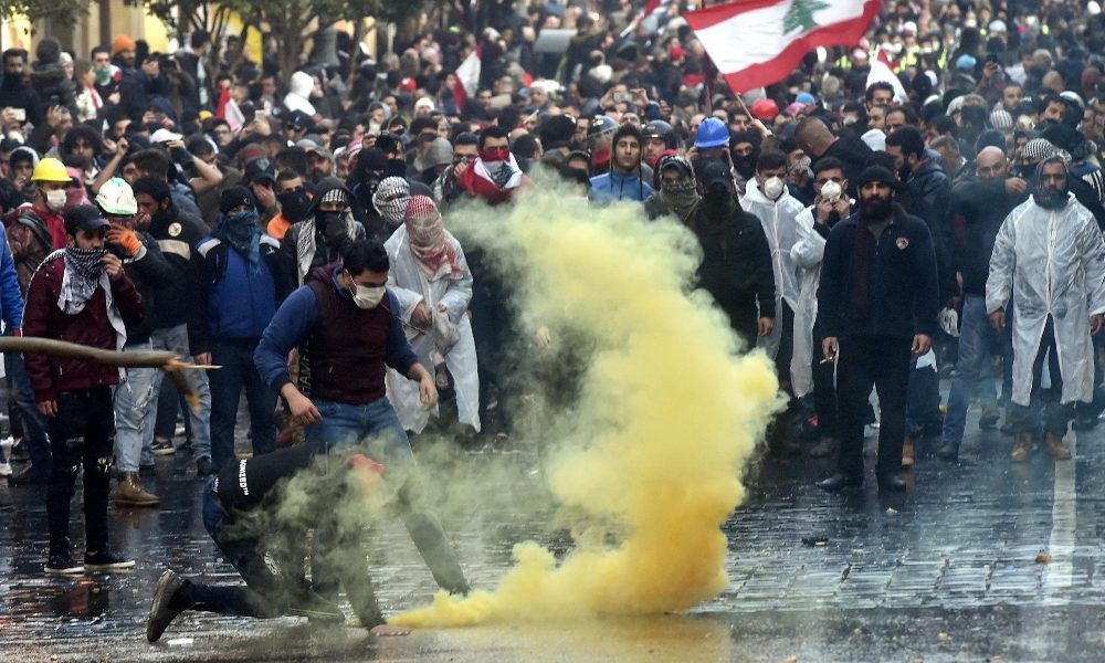Libano: proteste a Beirut, 400 feriti