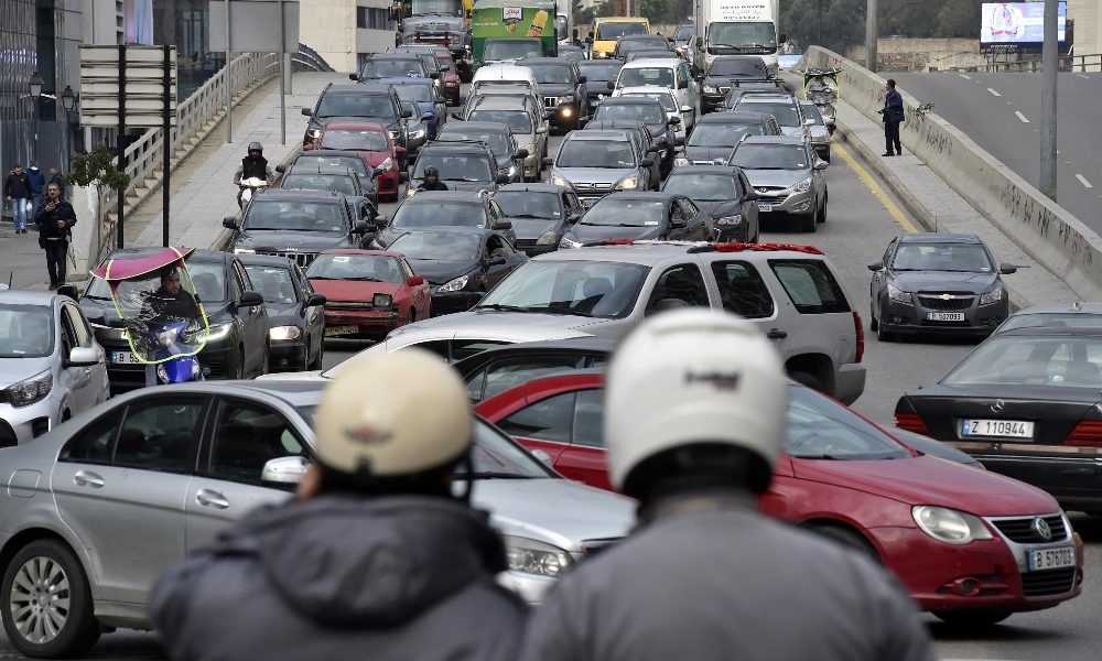 Libano, strade bloccate per le proteste