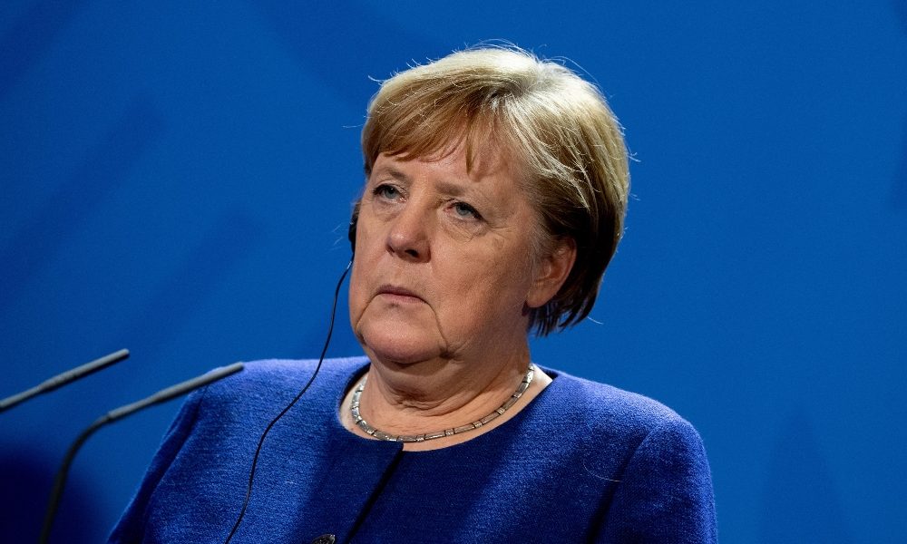 Libia: Merkel, d’accordo su embargo armi