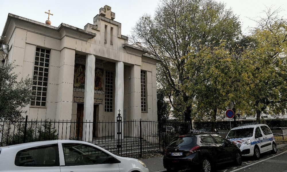 Lione: prete ortodosso ferito da un marito geloso