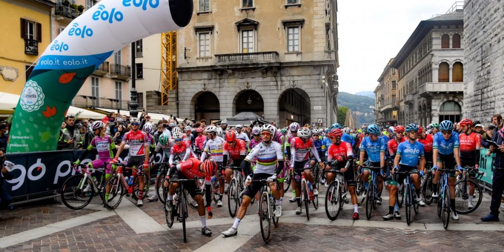 “Lombardia”, l’entusiasmo di Como. Partenza con le campane del Duomo