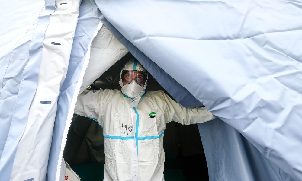 Lombardia, 319 decessi in un giorno