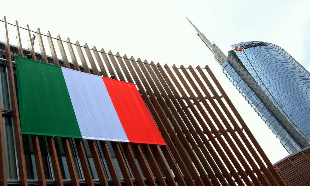 Lombardia, calano morti e contagi