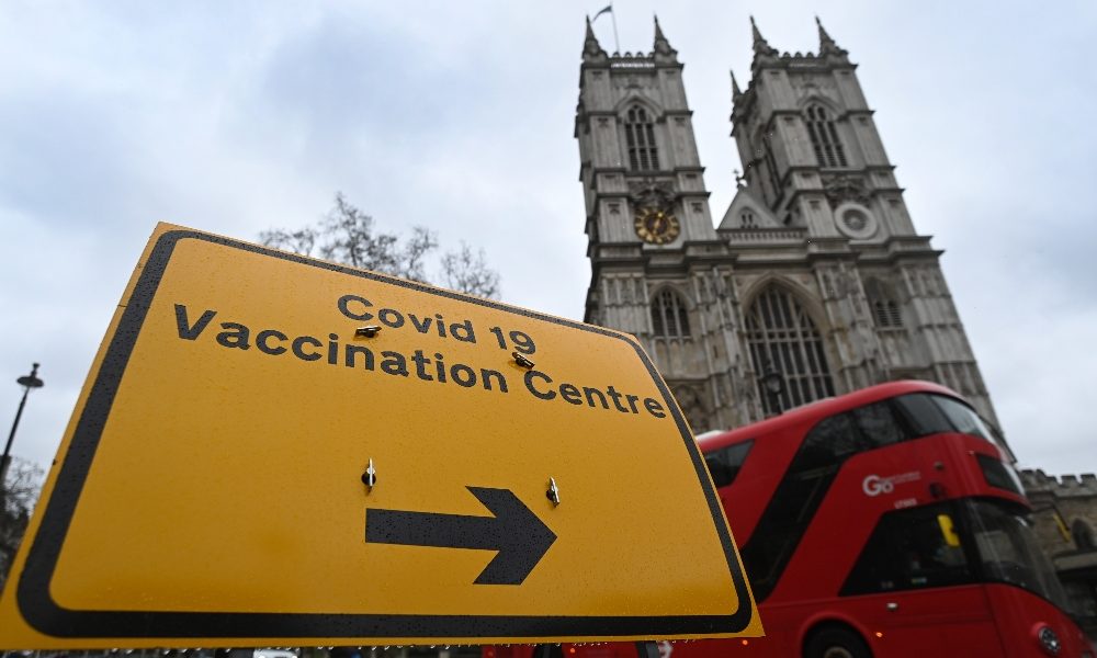 Londra tira dritto, inoculate 26 milioni di dosi di vaccino