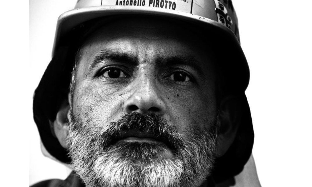 L’operaio col megafono saluta sindacato