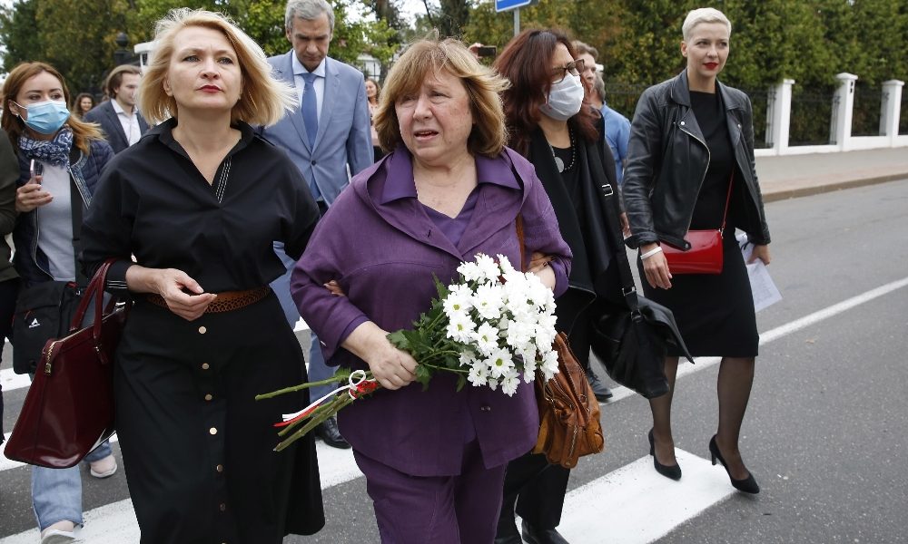 L’opposizione bielorussa, Alexievich all’estero per cure