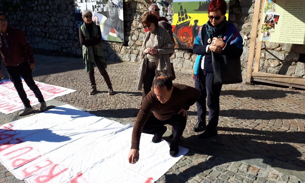 Lucano e migranti contro Salvini