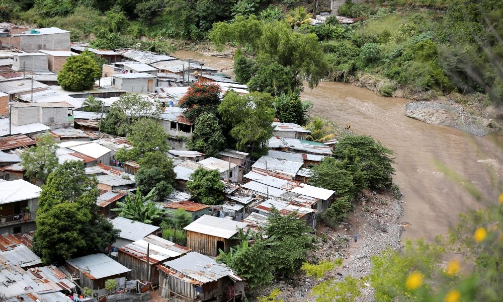 L’uragano Eta si abbatte sull’Honduras, almeno 57 morti