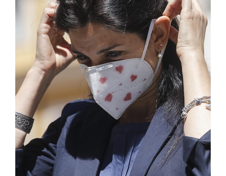 M5S Roma, Raggi minacciata