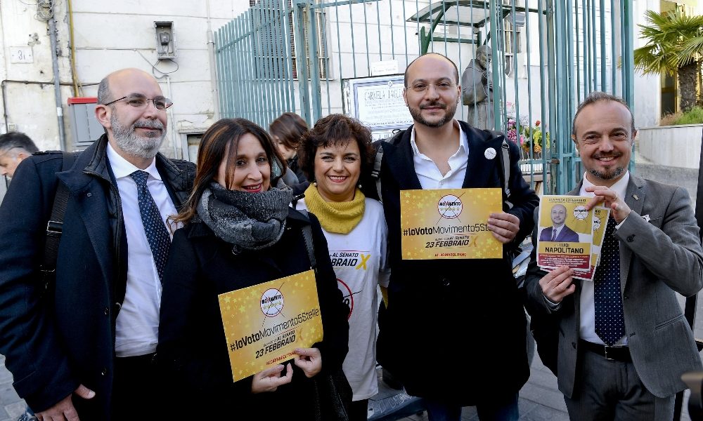 M5S: sospesi 3 europarlamentari