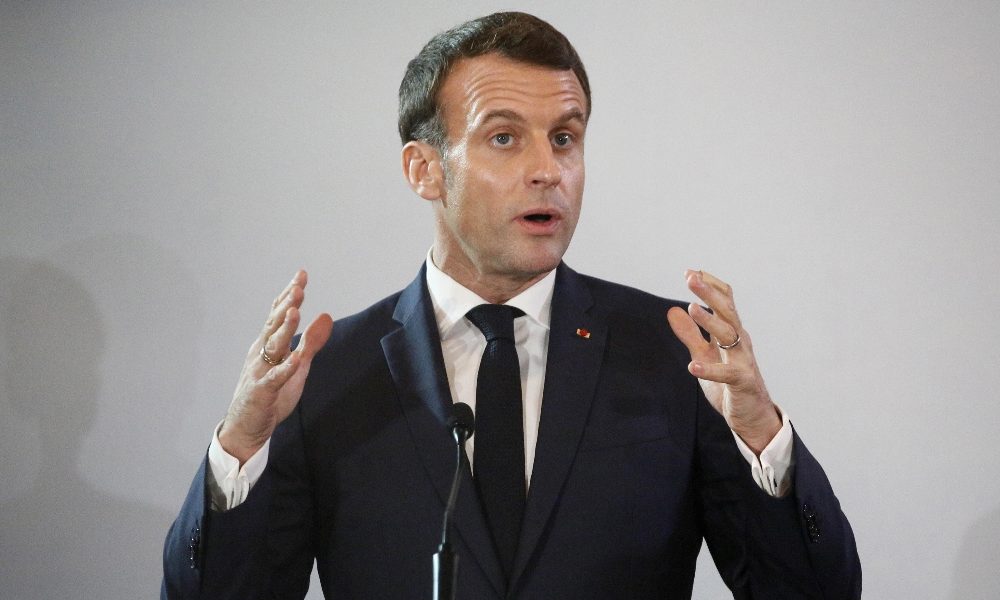 Macron, avanti su riforma delle pensioni