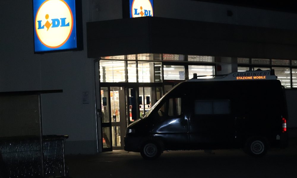 Madre bimbo morto in caserma per essere interrogata da pm
