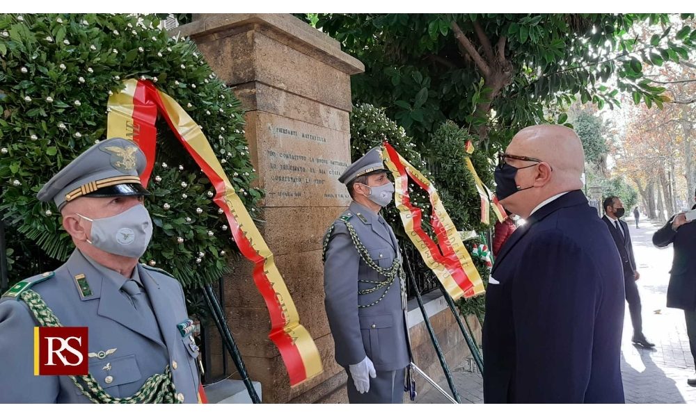 Mafia: corona di fiori in luogo delitto Piersanti Mattarella