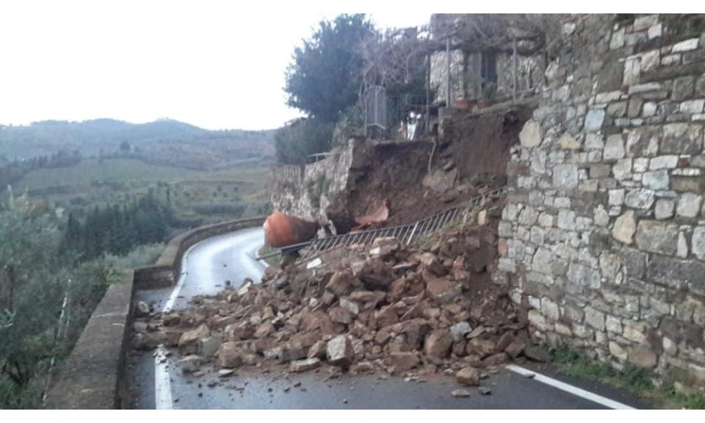 Maltempo, giù tratto mura Montefioralle