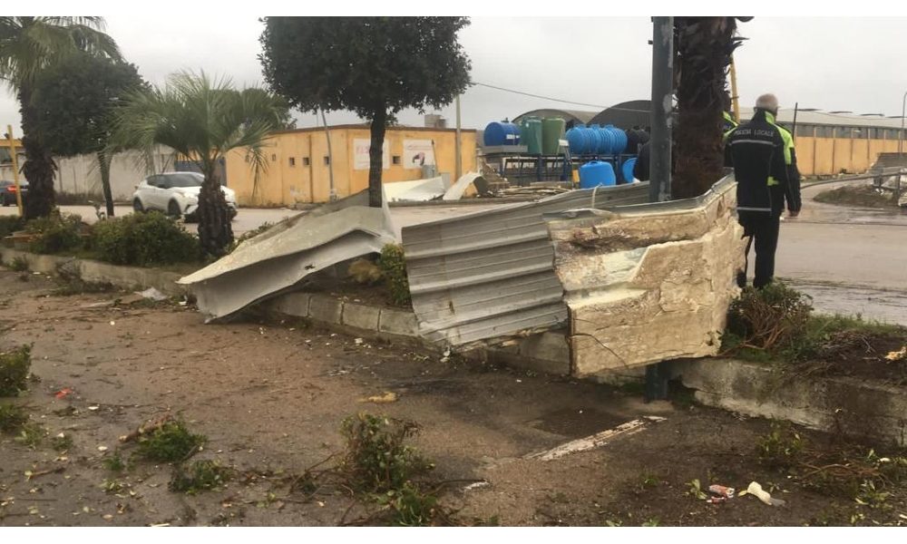Maltempo: tromba d’aria in Salento, danni ad aziende