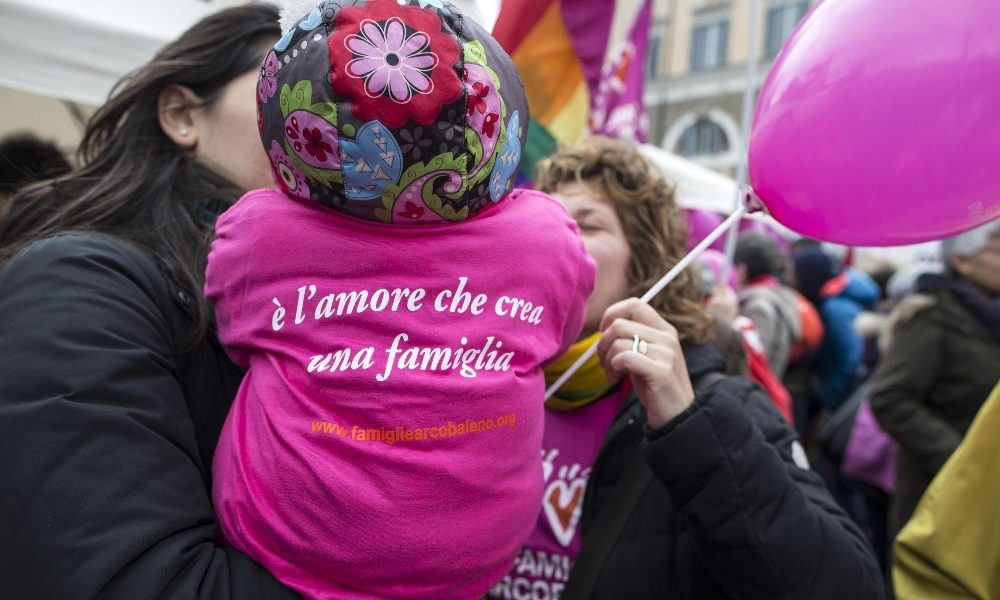 Mamme sono compagne ma per Stato figli non sono fratelli